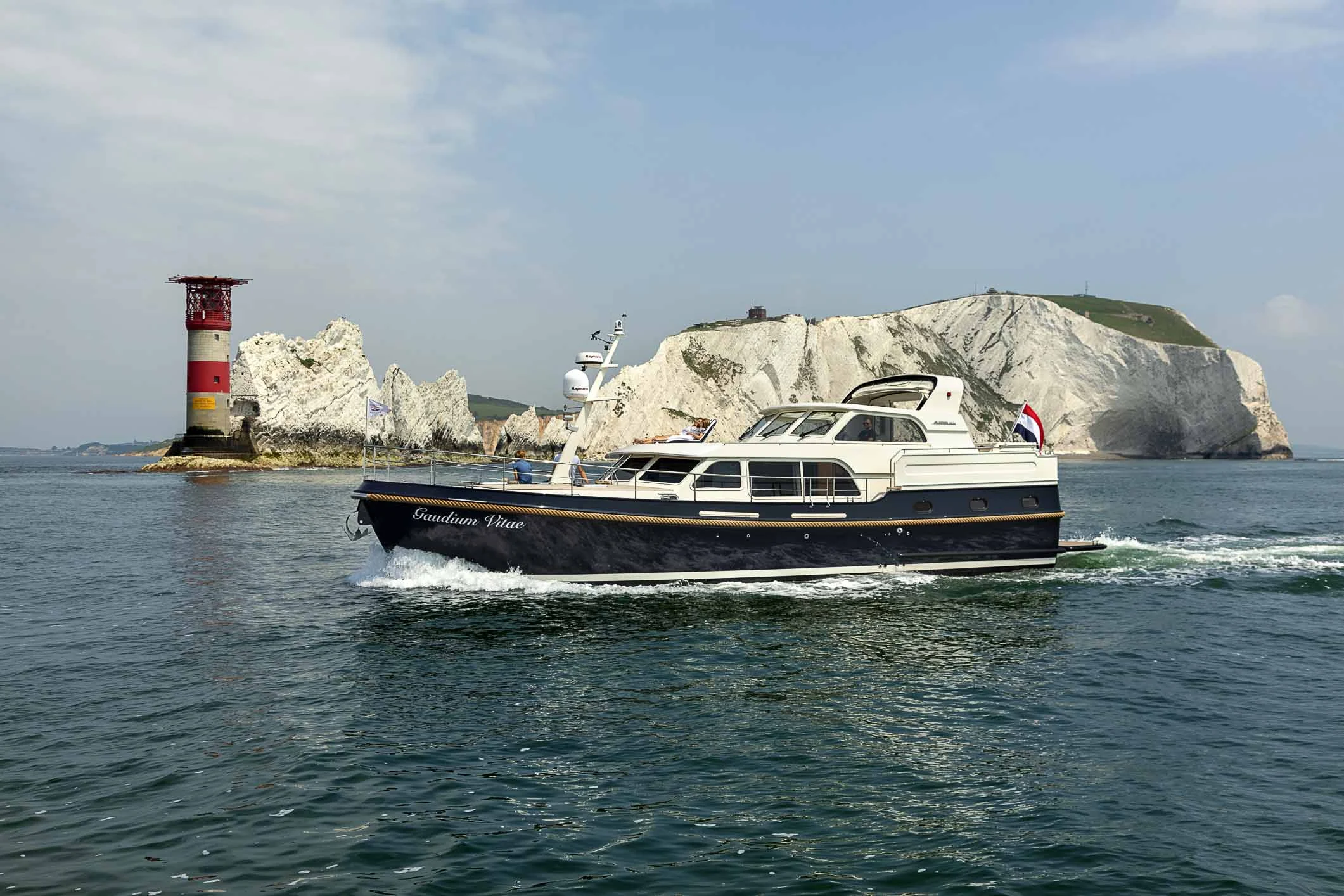 Linssen Variotop® motor yacht on the water